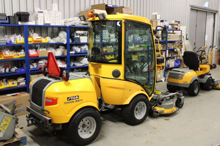 619543-4 Utility carrier Stiga Titan 32H with accessories
