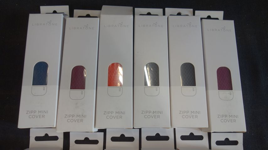 617029-2 12 pcs Libratone Zipp Cover