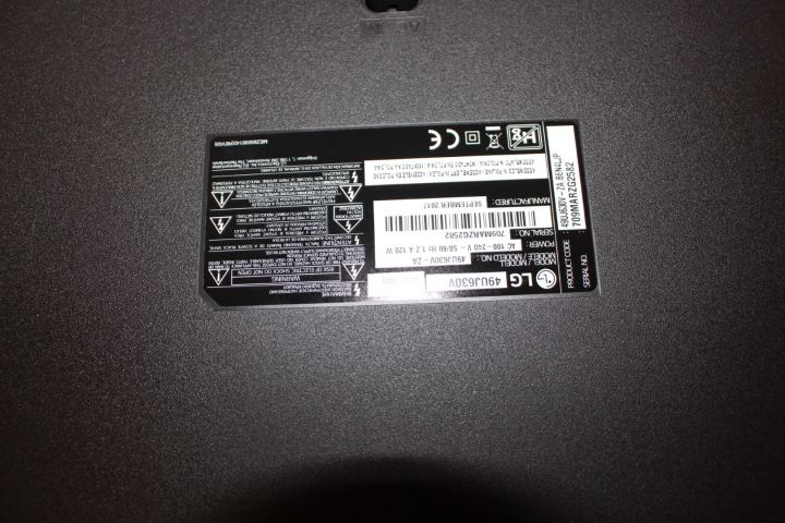 615819-6 TV LG with wall mount