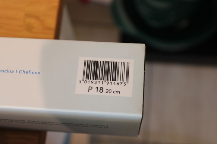 615578-3 Köksset: Salt- och pepparkvar Peugeot, 2st knivar Chroma, skärbräda, väska