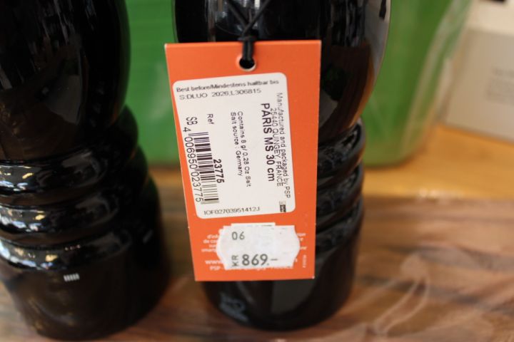 615578-8 Köksset: Salt- och pepparkvar Peugeot, 2st knivar Chroma, skärbräda, väska