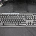 618894-7 2 computer monitors HP EliteDisplay E231 with keyboard and computer mice