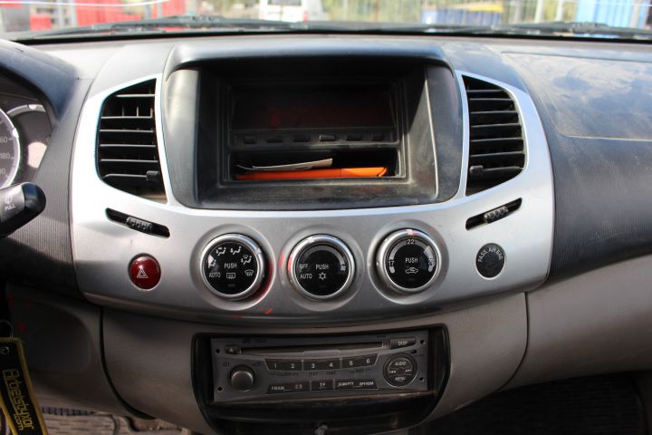 620122-27 Mitsubishi L200 Double Cab 2.5 4x4 Automatic, 178hp, LBZ220 -11