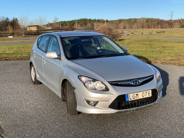 560442-1 Hyundai i30 1.6 CRDi 5 dr, 4450 km, new text about tax