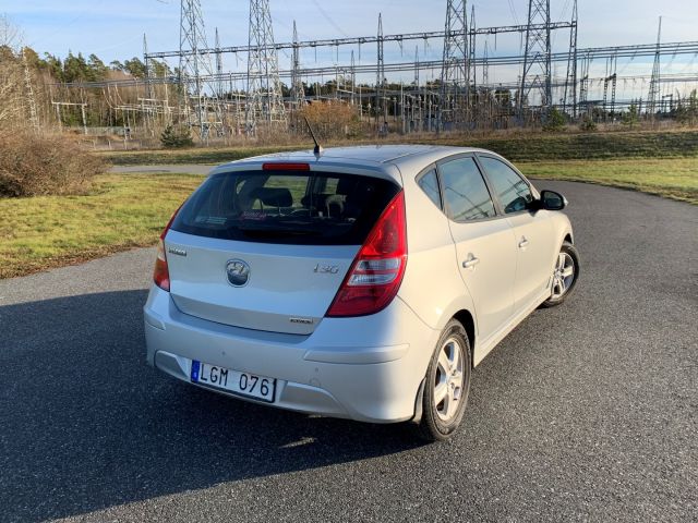 560442-3 Hyundai i30 1.6 CRDi 5 dr, 4450 km, new text about tax