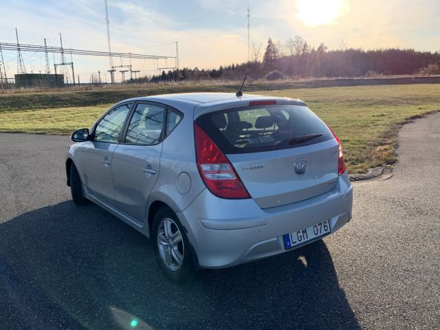 560442-4 Hyundai i30 1.6 CRDi 5 dr, 4450 km, new text about tax