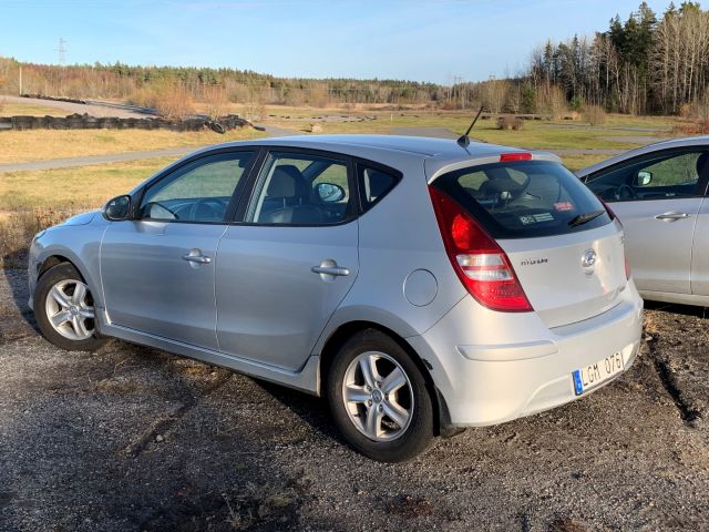 560442-24 Hyundai i30 1.6 CRDi 5 dr, 4450 km, new text about tax