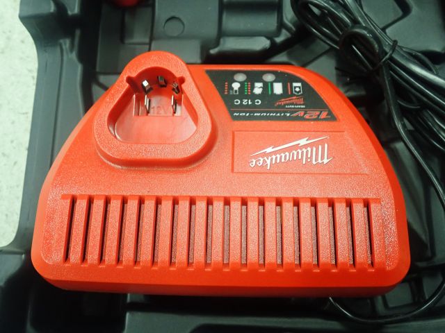 576178-4 Bittaragre MILWAKKE M12BD