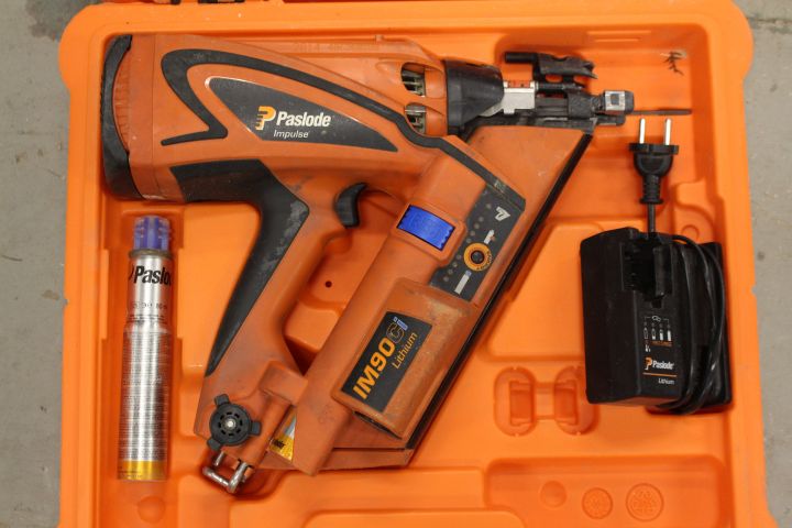 618941-2 Nail machine Paslode IM90CI Lithium with charger