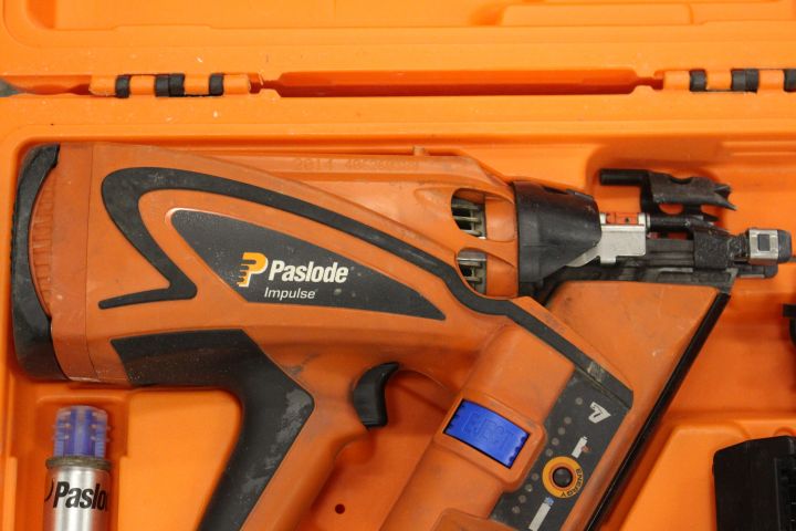 618941-3 Nail machine Paslode IM90CI Lithium with charger
