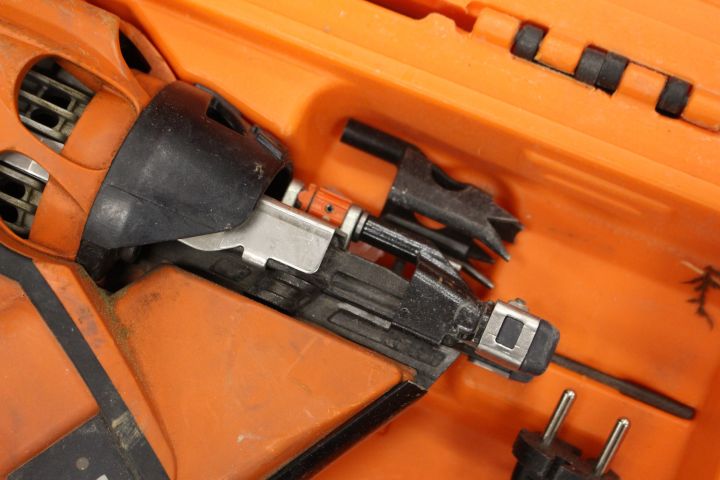 618941-5 Nail machine Paslode IM90CI Lithium with charger