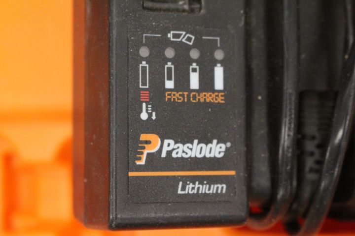 618941-7 Nail machine Paslode IM90CI Lithium with charger