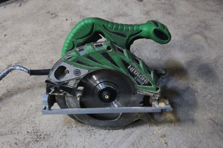 581333-1 Circular saw, Hitachi C 6BU2