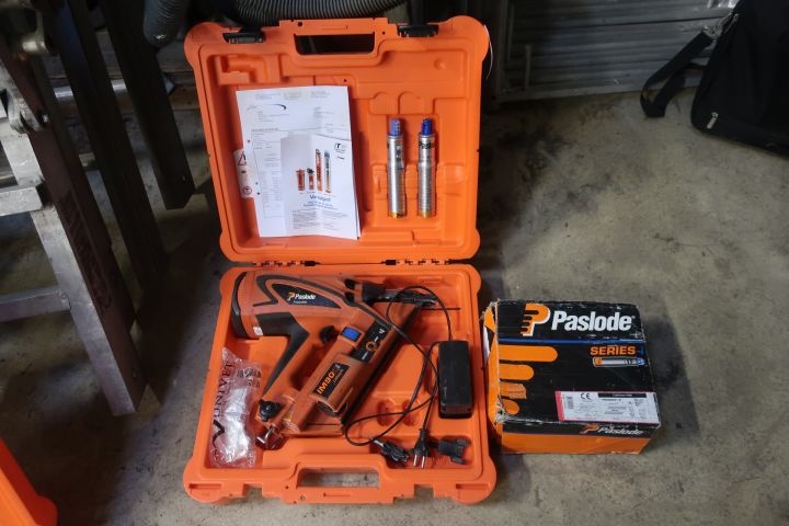 581334-1 Nail machine Paslode IM90CI Lithium with charger