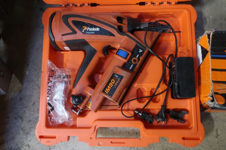 581334-2 Nail machine Paslode IM90CI Lithium with charger