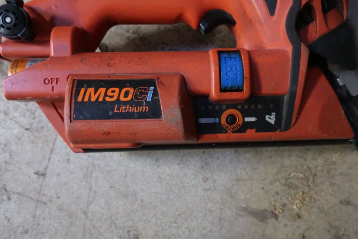 581334-4 Nail machine Paslode IM90CI Lithium with charger