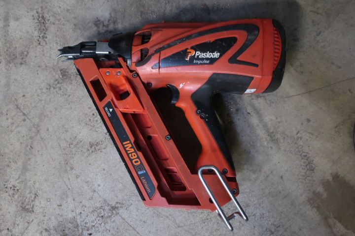 581334-5 Nail machine Paslode IM90CI Lithium with charger
