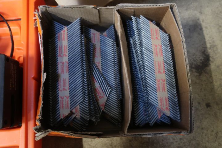 581334-10 Nail machine Paslode IM90CI Lithium with charger