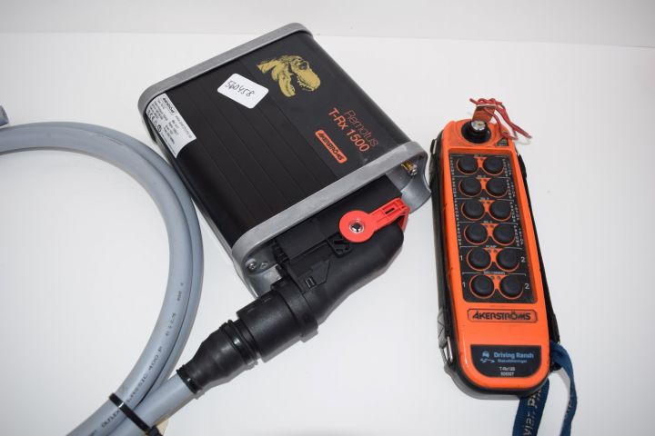 Radiostyrning Åkerströms 5 mottagare med kablage, 1 sändare - Auktioner ...