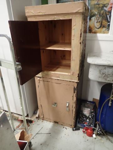 578028-1 Antikt kassaskåp med träskåp