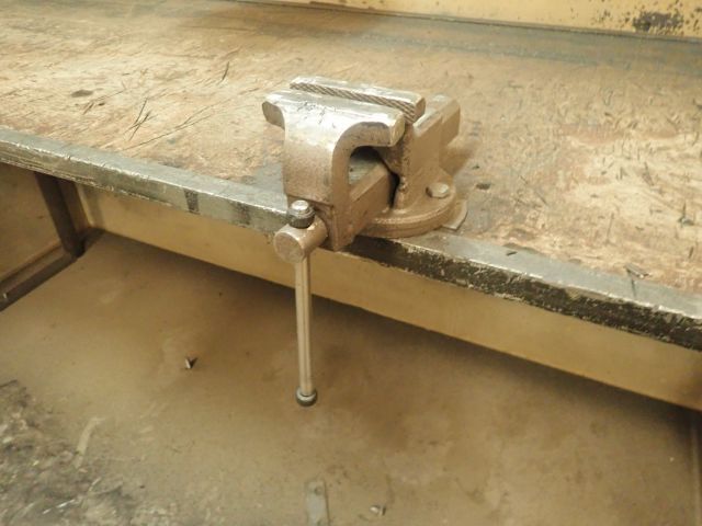 599067-4 Workbench, Extraction and painting