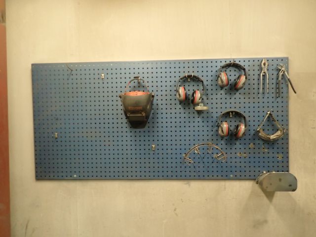 599067-6 Workbench, Extraction and painting