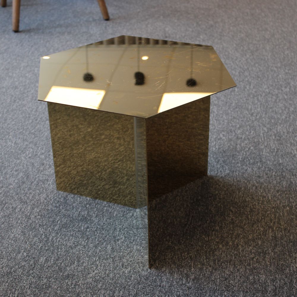 (再値下げ)廃盤品: HAY SLIT TABLE HEXAGON ゴールド Coffee table HAY Slit Table Hexagon brass | PS Auction