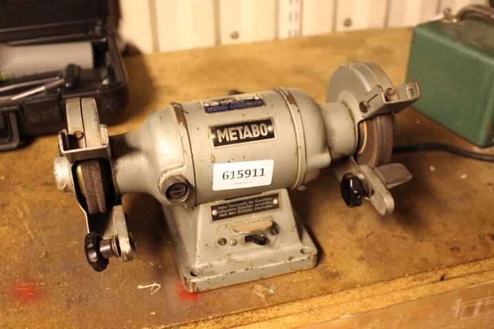 615911-1 Smaller bench grinder Metabo 704