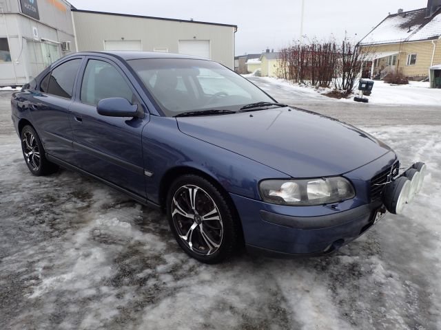 519769-3 Volvo R S60 -00. Reg No: SEA585. Visited until New Year.