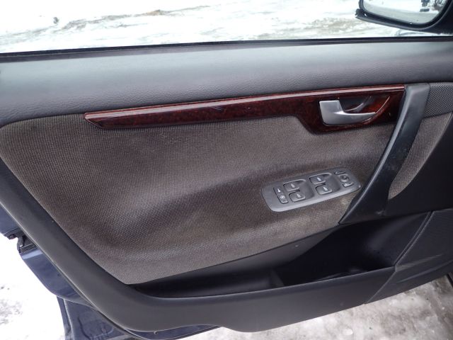 519769-61 Volvo R S60 -00. Reg No: SEA585. Visited until New Year.