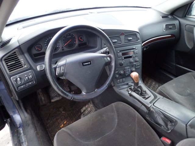 519769-63 Volvo R S60 -00. Reg No: SEA585. Visited until New Year.