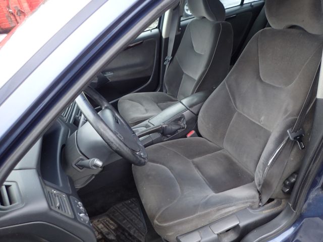 519769-64 Volvo R S60 -00. Reg No: SEA585. Visited until New Year.