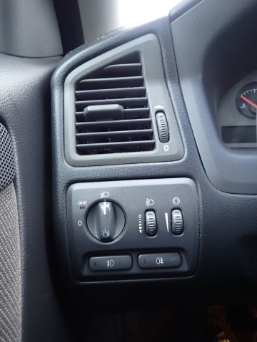 519769-69 Volvo R S60 -00. Reg No: SEA585. Visited until New Year.