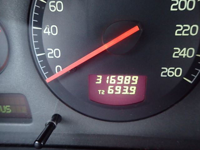 519769-73 Volvo R S60 -00. Reg No: SEA585. Visited until New Year.