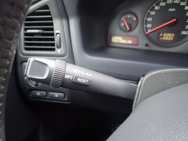 519769-75 Volvo R S60 -00. Reg No: SEA585. Visited until New Year.