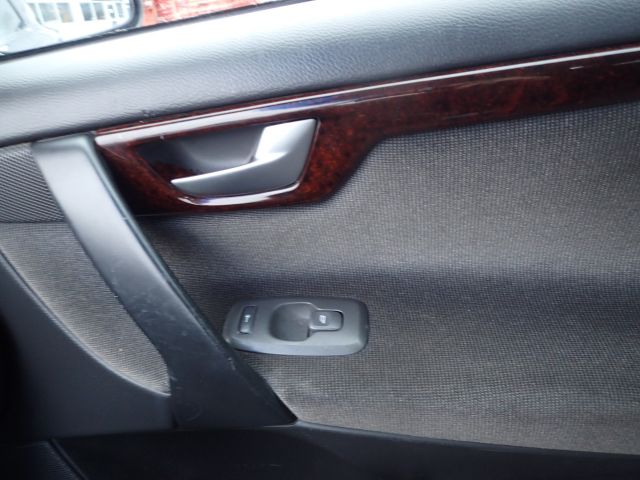 519769-102 Volvo R S60 -00. Reg No: SEA585. Visited until New Year.