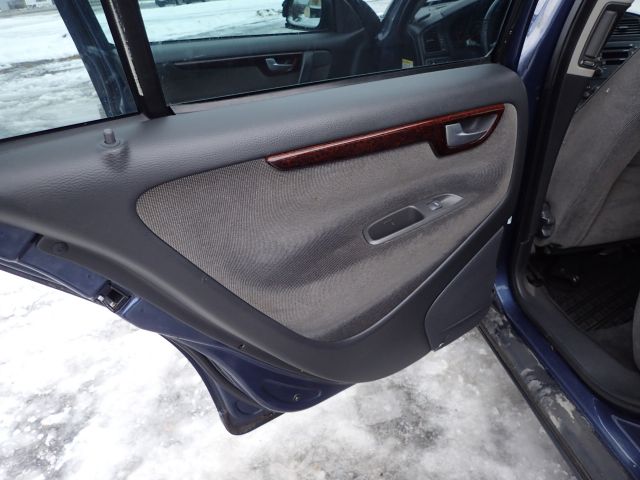 519769-110 Volvo R S60 -00. Reg No: SEA585. Visited until New Year.