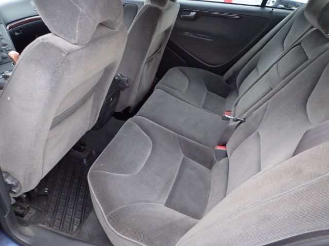 519769-111 Volvo R S60 -00. Reg No: SEA585. Visited until New Year.