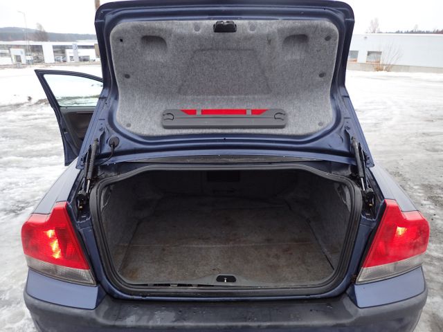 519769-114 Volvo R S60 -00. Reg No: SEA585. Visited until New Year.