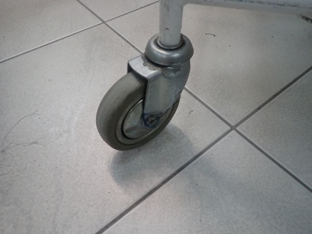 599160-3 Två stycken plockvagnar