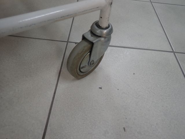 599160-4 Två stycken plockvagnar