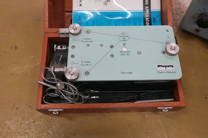 581378-3 Engraving pen, Vici and hardness meter Bruel & Kjaer