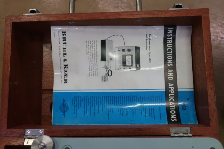 581378-4 Engraving pen, Vici and hardness meter Bruel & Kjaer