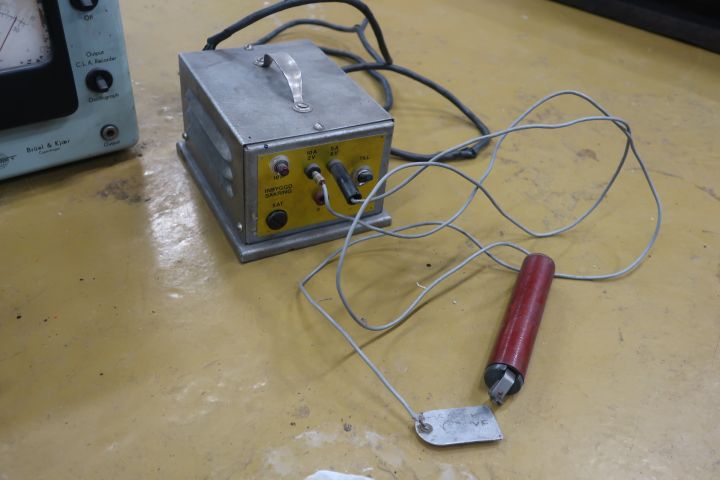 581378-6 Engraving pen, Vici and hardness meter Bruel & Kjaer