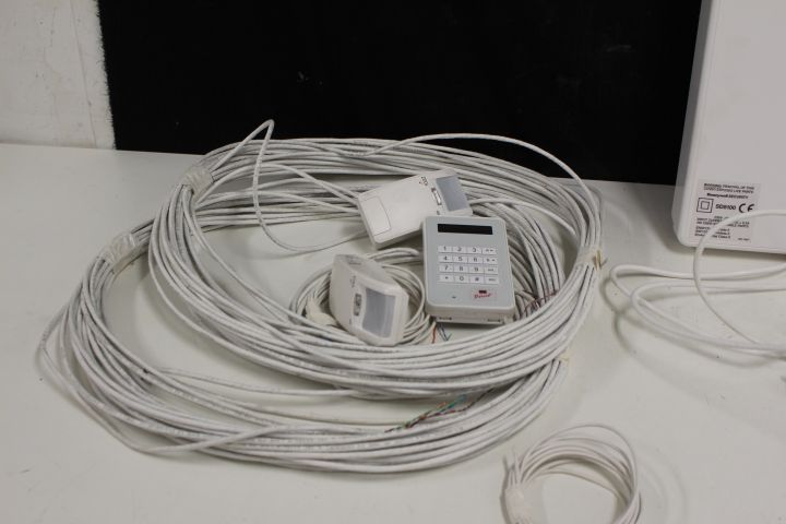 622934-2 Alarm pack - Central unit Honeywell SD8100, control panel, magnetic contact and motion detectors