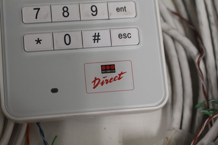 622934-4 Alarm pack - Central unit Honeywell SD8100, control panel, magnetic contact and motion detectors