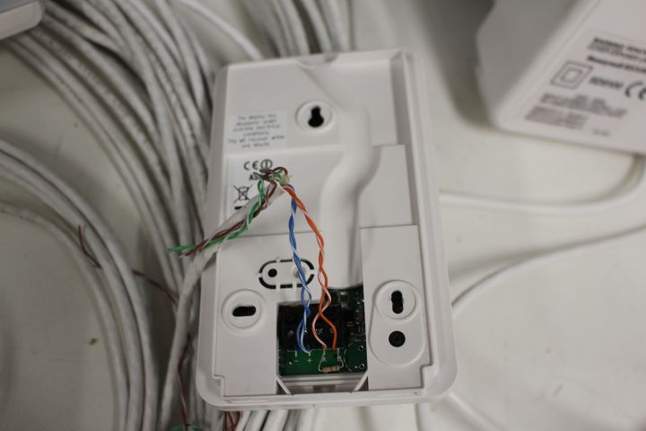 622934-5 Alarm pack - Central unit Honeywell SD8100, control panel, magnetic contact and motion detectors