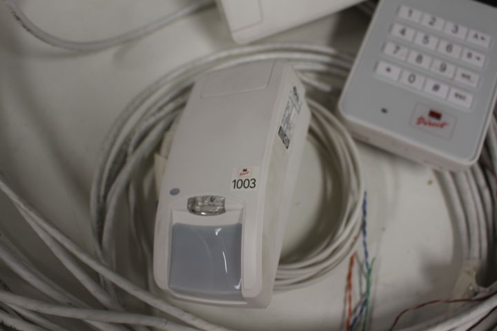 622934-7 Alarm pack - Central unit Honeywell SD8100, control panel, magnetic contact and motion detectors