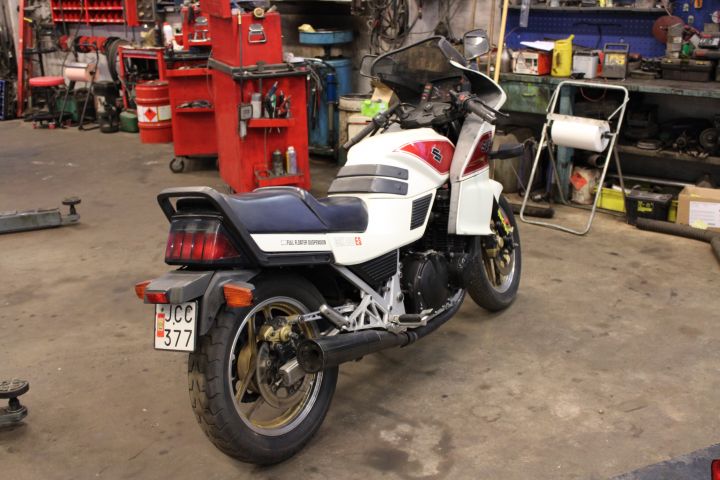 622981-6 SUZUKI GSX 1100 -84