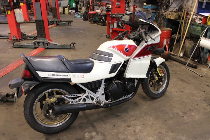 622981-7 SUZUKI GSX 1100 -84